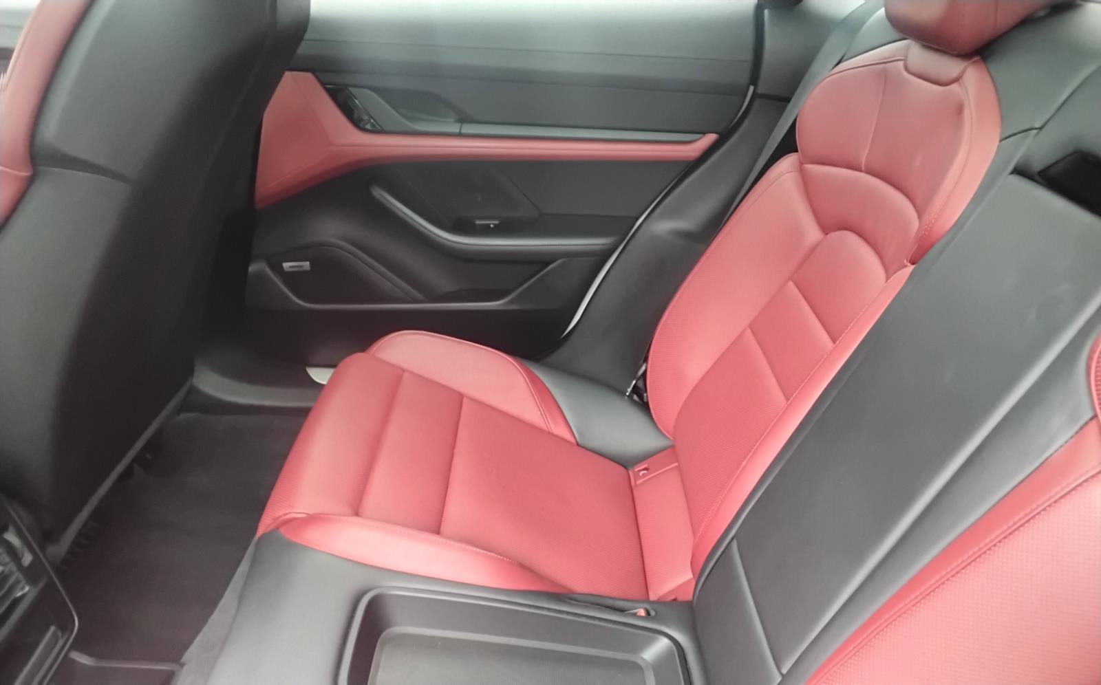 Used 2020 Porsche Taycan 4S image 21