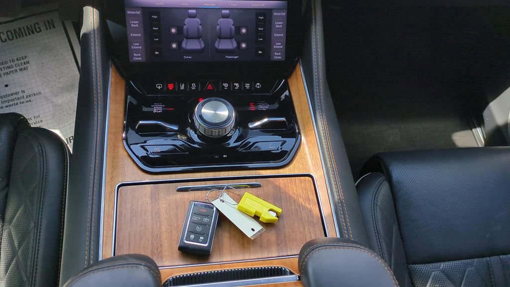 Used 2022 Jeep Grand Wagoneer Series III w/ Rear Seat Video Group 1 image 17