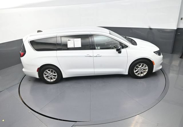 Used 2024 Chrysler Voyager LX FWD image 18