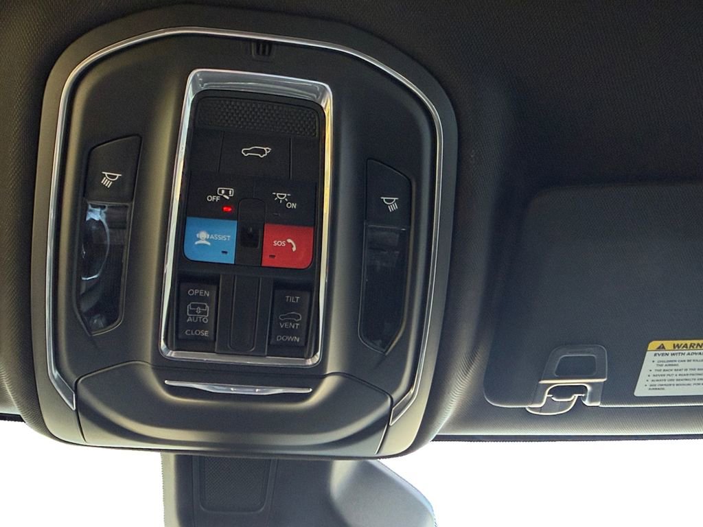 New 2025 Jeep Grand Cherokee Laredo X w/ Luxury Tech Group I image 17