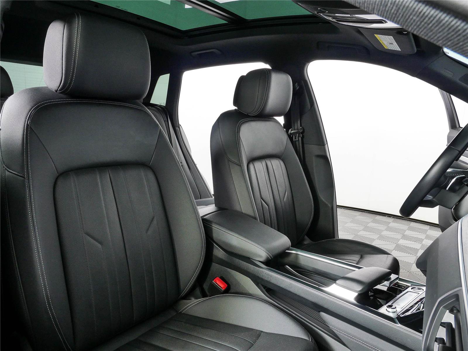 Used 2023 Audi e-tron Premium Plus w/ Premium Plus Package AWD/4WD image 24