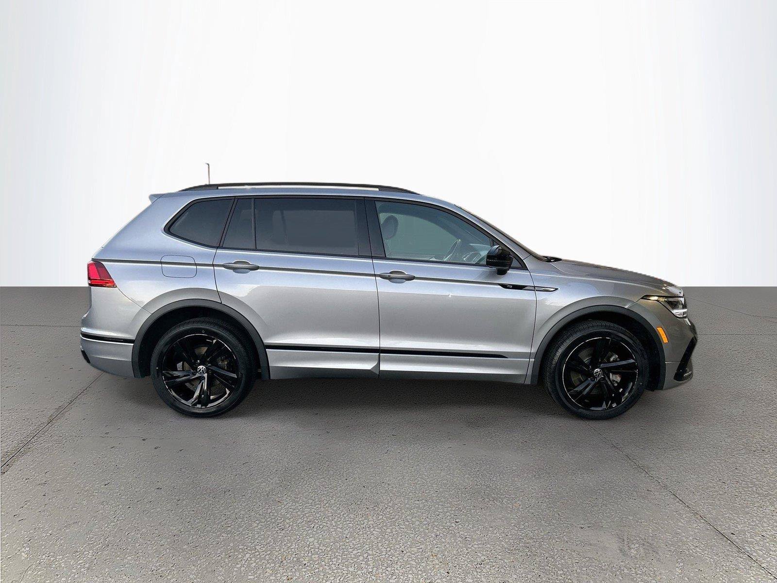 Used 2024 Volkswagen Tiguan SE R-Line FWD image 3