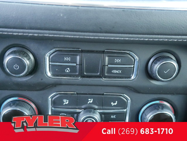Used 2021 Chevrolet Tahoe Z71 w/ Z71 Signature Package AWD/4WD image 35