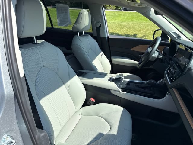 Used 2024 Toyota Grand Highlander AWD image 13