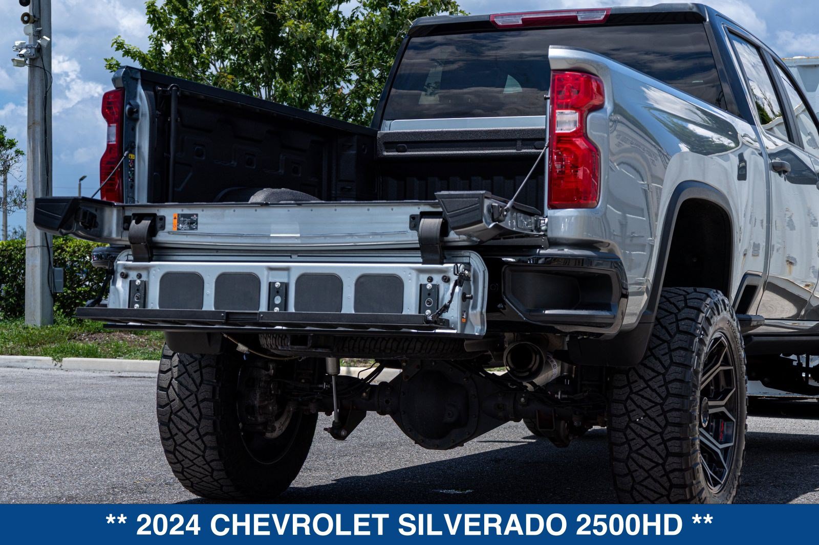Used 2024 Chevrolet Silverado 2500 Custom w/ Custom Value Package AWD/4WD image 24