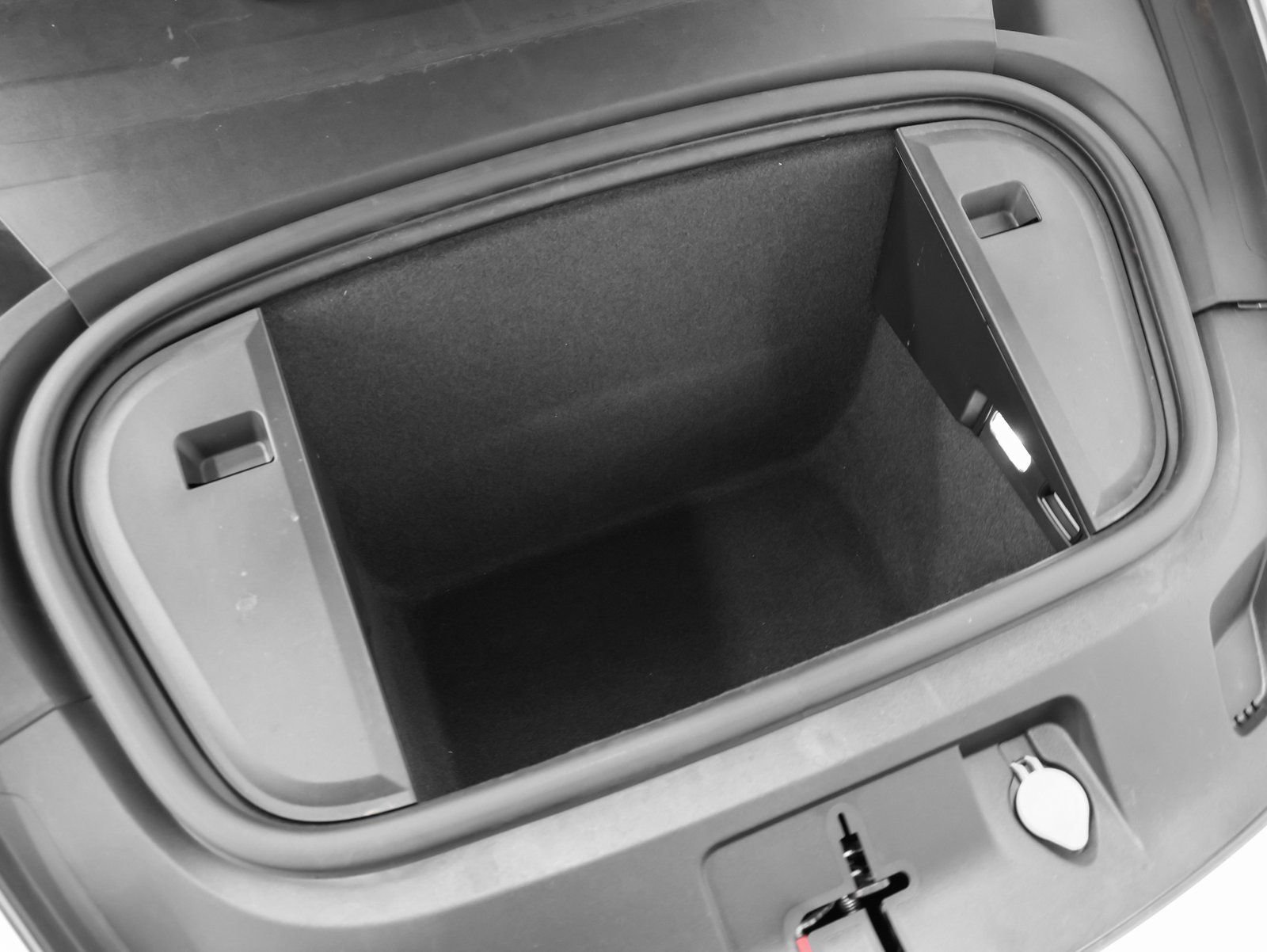 Certified 2023 Porsche Taycan image 15