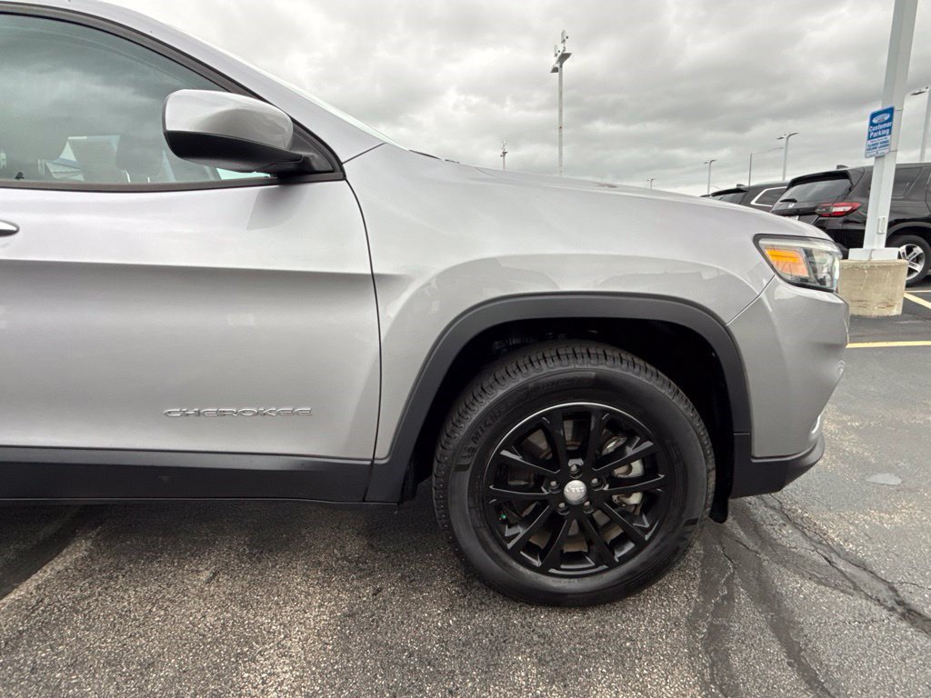 Used 2020 Jeep Cherokee Latitude w/ Cold Weather Group AWD/4WD image 15