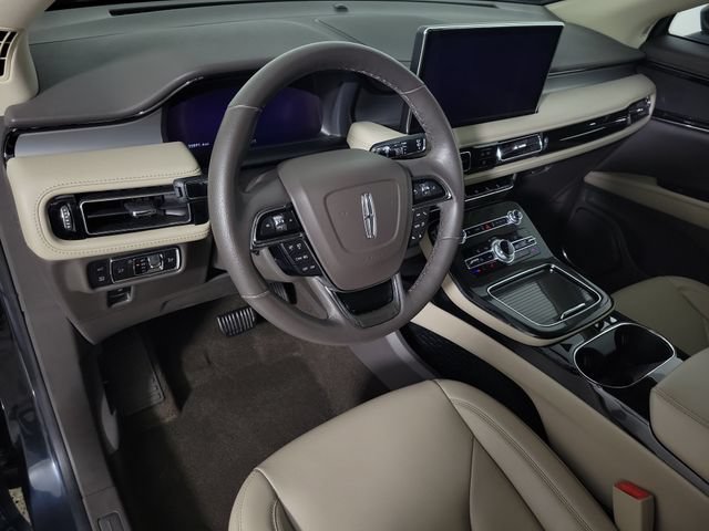 Used 2023 Lincoln Nautilus FWD w/ Premium Package image 17