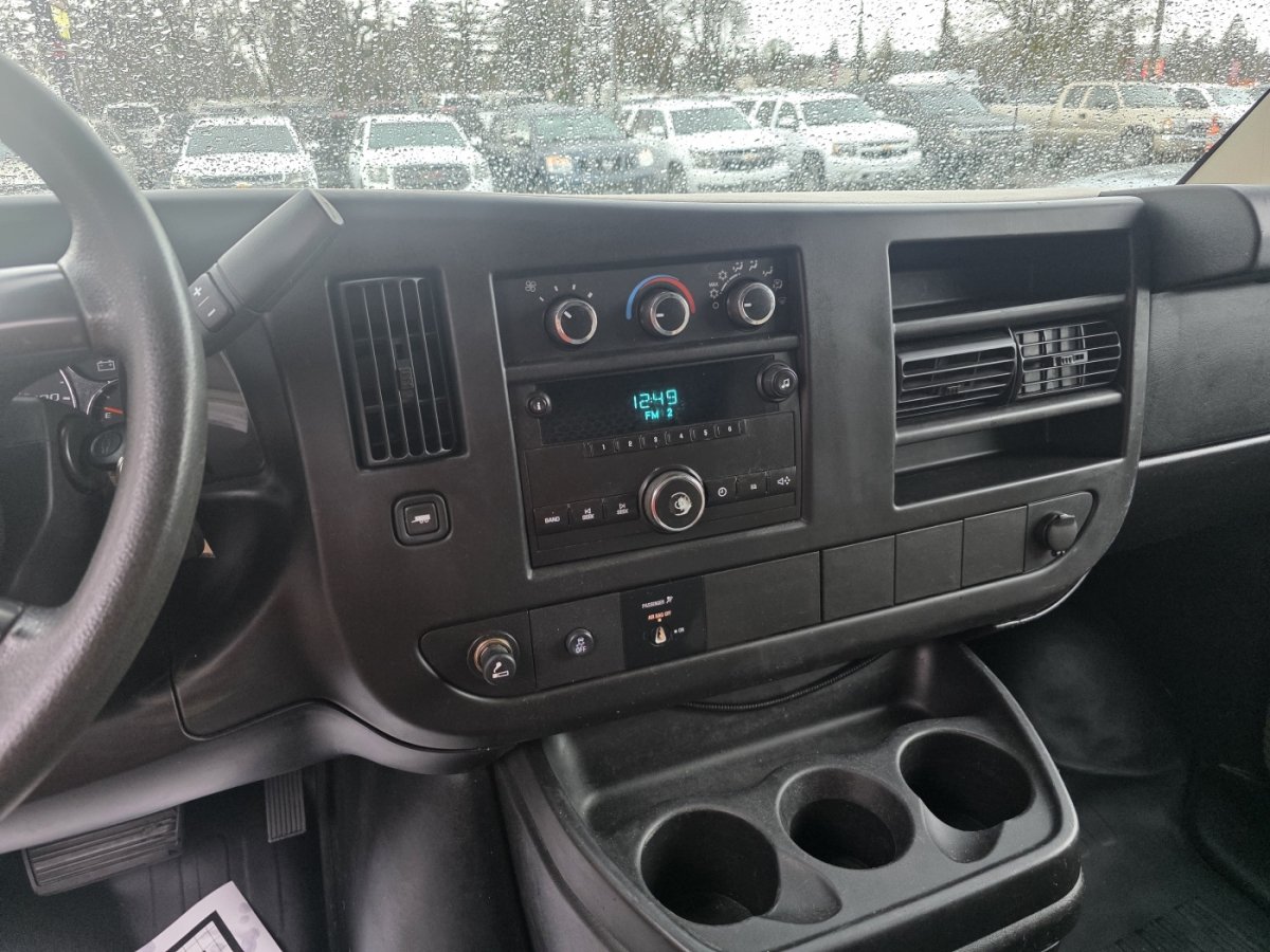 Used 2014 Chevrolet Express 2500 Extended RWD image 9