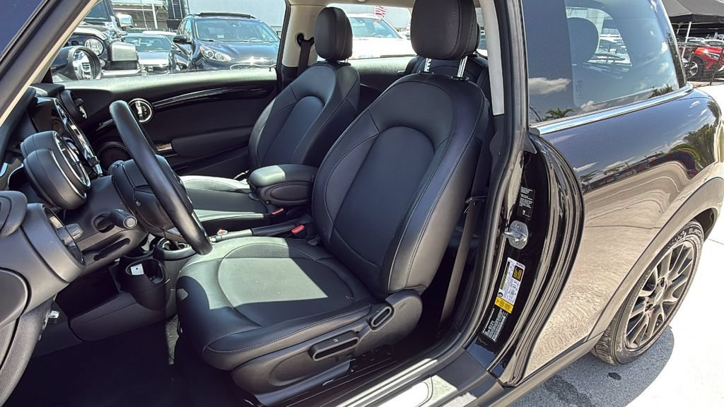 Used 2019 MINI Cooper 2-Door Hardtop FWD image 22