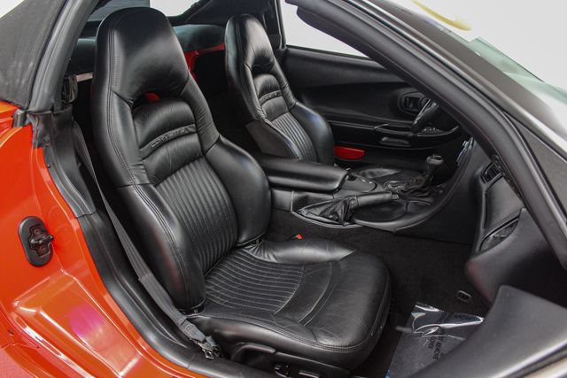 Used 2000 Chevrolet Corvette Convertible w/ Memory Pkg RWD image 19