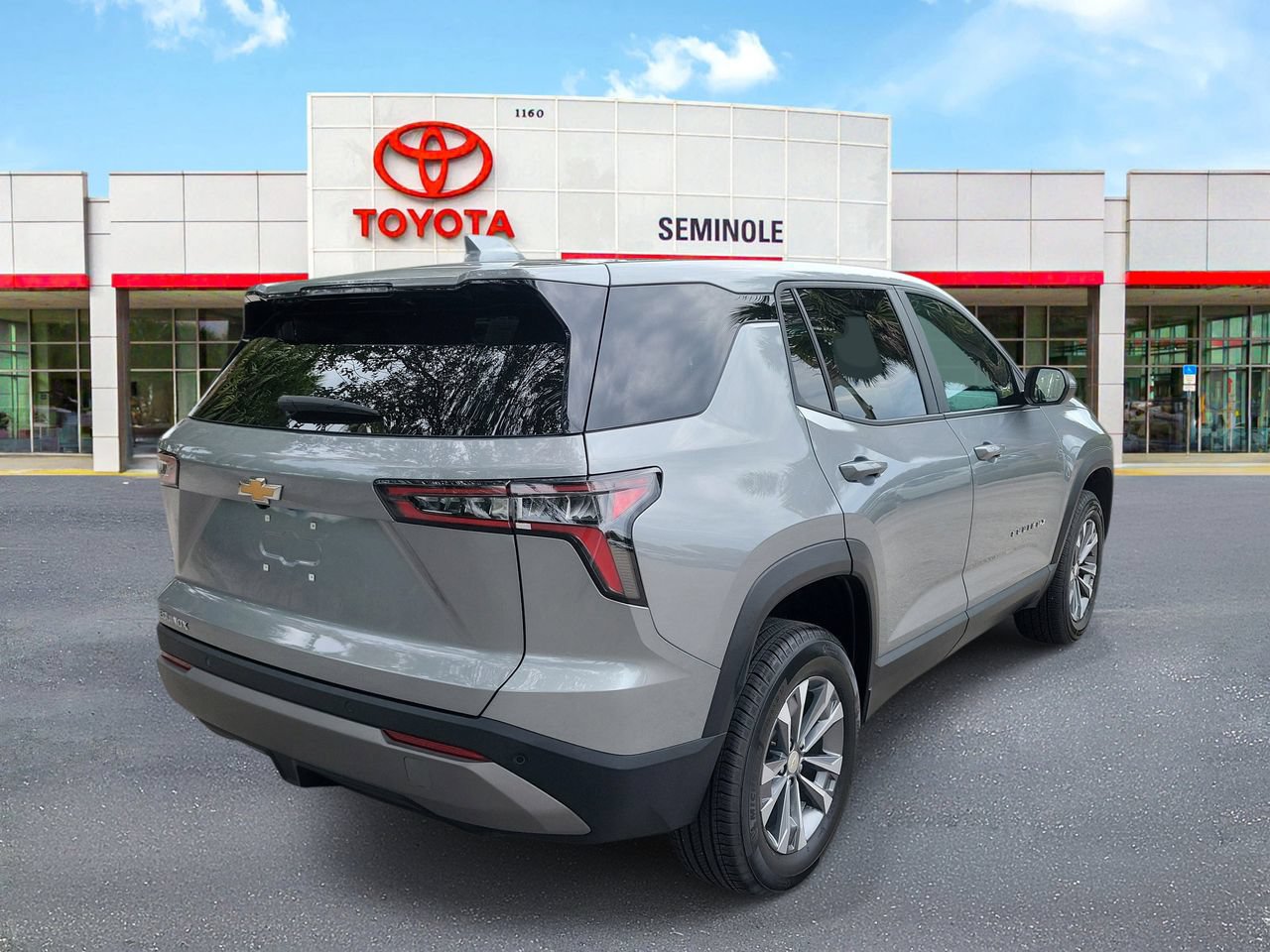 Used 2026 Chevrolet Equinox LT FWD image 3