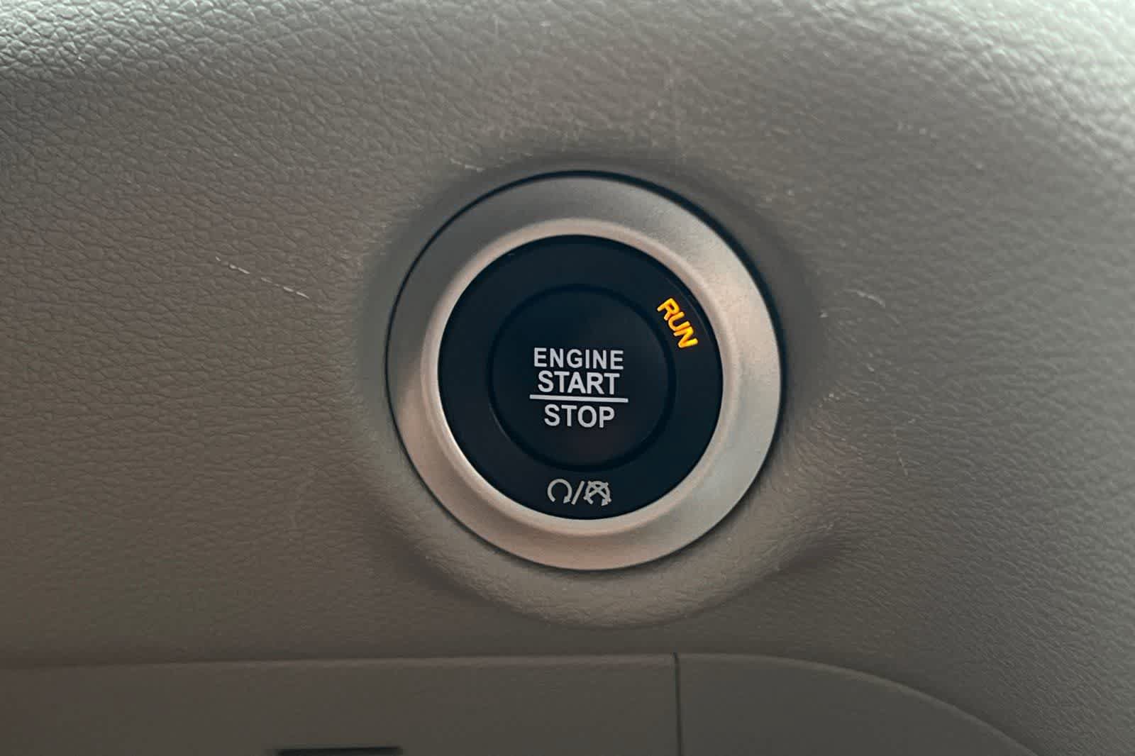 Used 2022 Chrysler Voyager LX FWD image 22