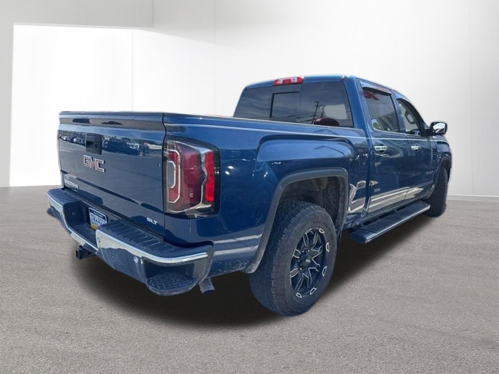 Used 2017 GMC Sierra 1500 SLT w/ SLT Premium Package AWD/4WD image 7