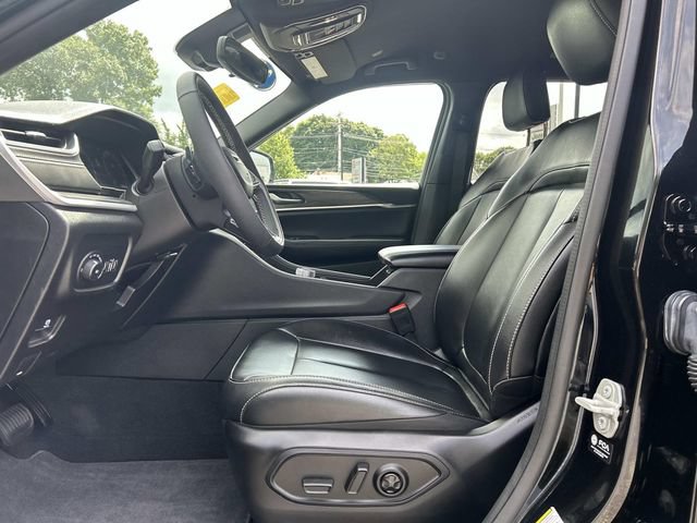 Used 2024 Jeep Grand Cherokee L Limited AWD/4WD image 16