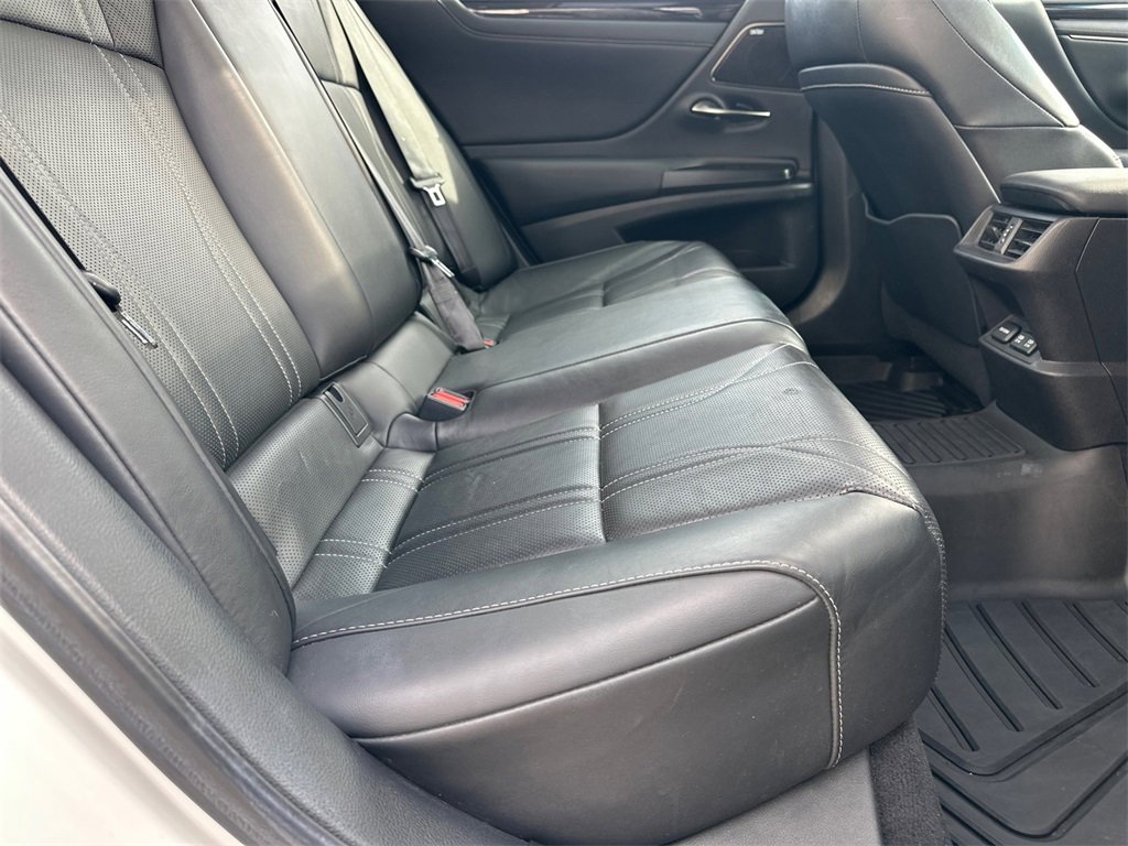 Used 2019 Lexus ES 350 Ultra Luxury w/ Accessory Package image 16