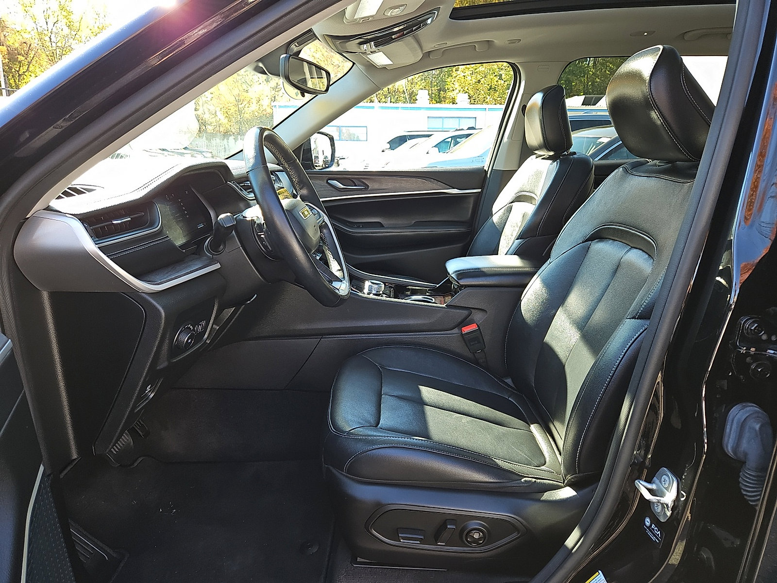 Used 2022 Jeep Grand Cherokee L Limited image 15