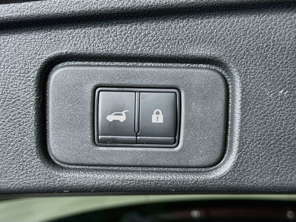 Certified 2022 Nissan Pathfinder SV w/ SV Premium Package AWD/4WD image 31