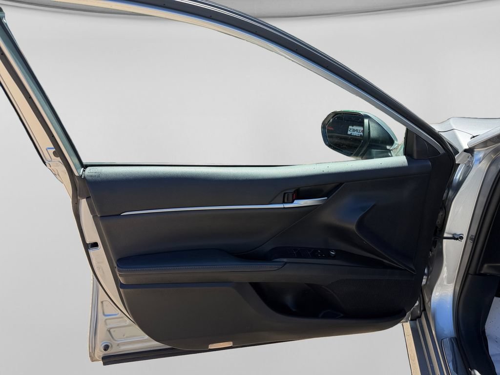 Used 2023 Toyota Camry XLE w/ Cold Weather Package FWD image 18