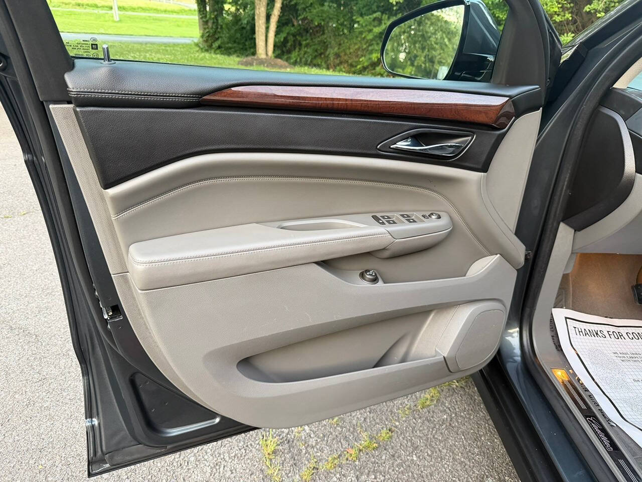Used 2011 Cadillac SRX Luxury FWD image 13