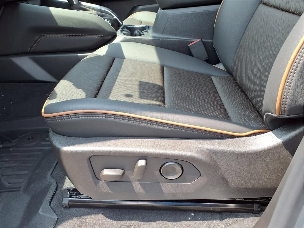 New 2026 GMC Canyon AT4 w/ AT4 Premium Package AWD/4WD image 11