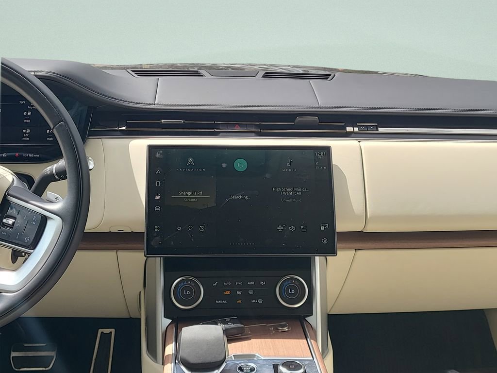 Used 2023 Land Rover Range Rover Long Wheelbase SE image 20