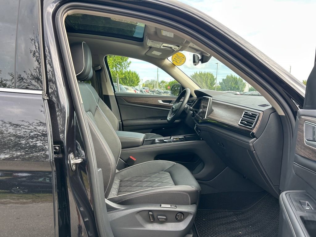 Used 2025 Volkswagen Atlas SEL Premium R-Line image 42