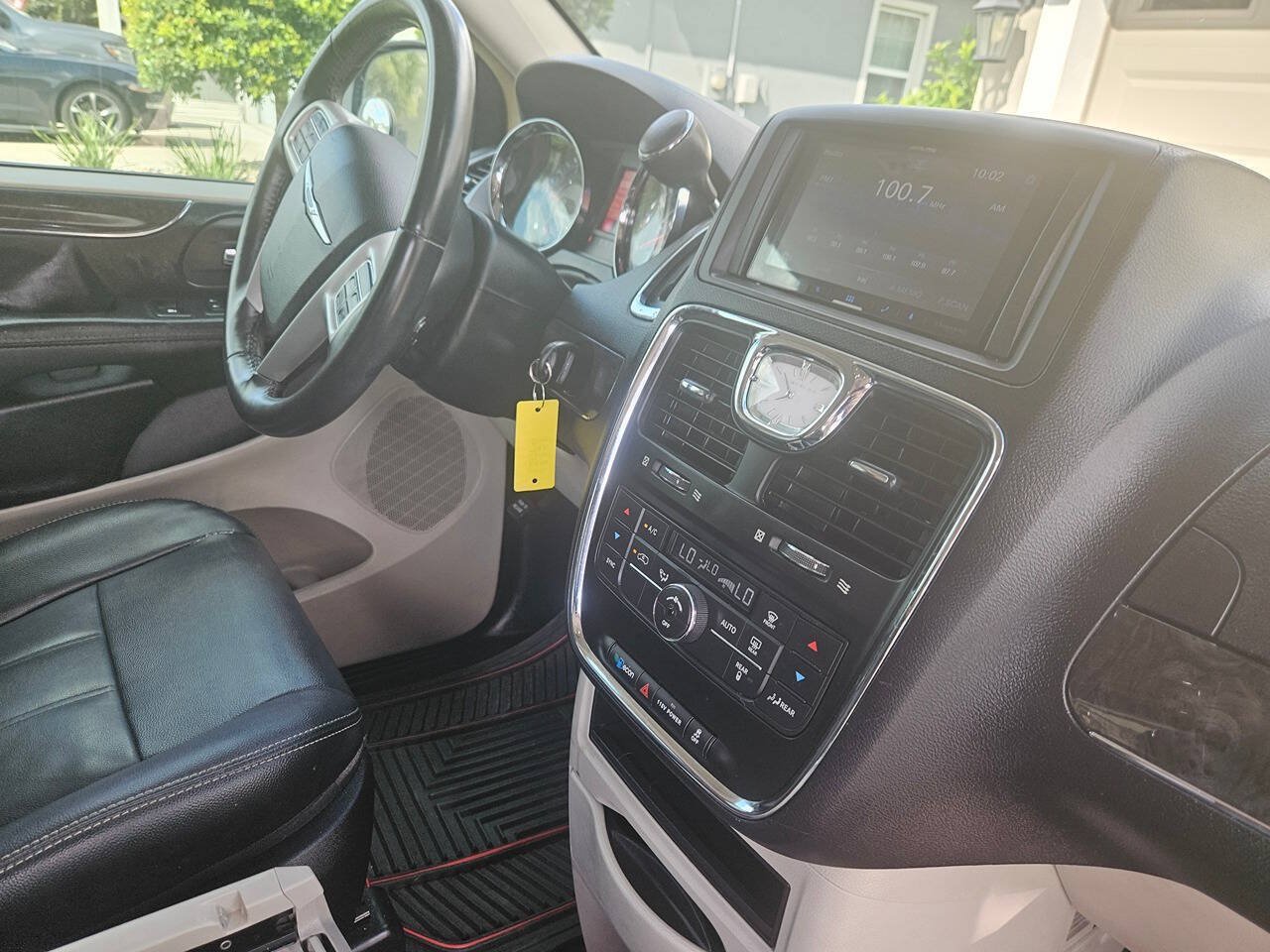 Used 2016 Chrysler Town & Country Touring FWD image 25