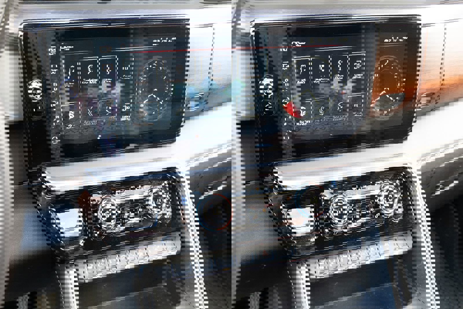 Used 2024 GMC Sierra 2500 Denali Ultimate w/ Max Trailering Package image 3