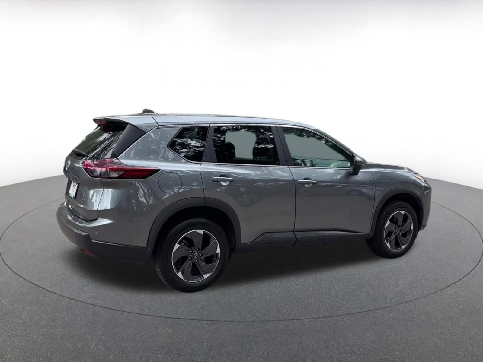 Used 2025 Nissan Rogue SV AWD/4WD image 15