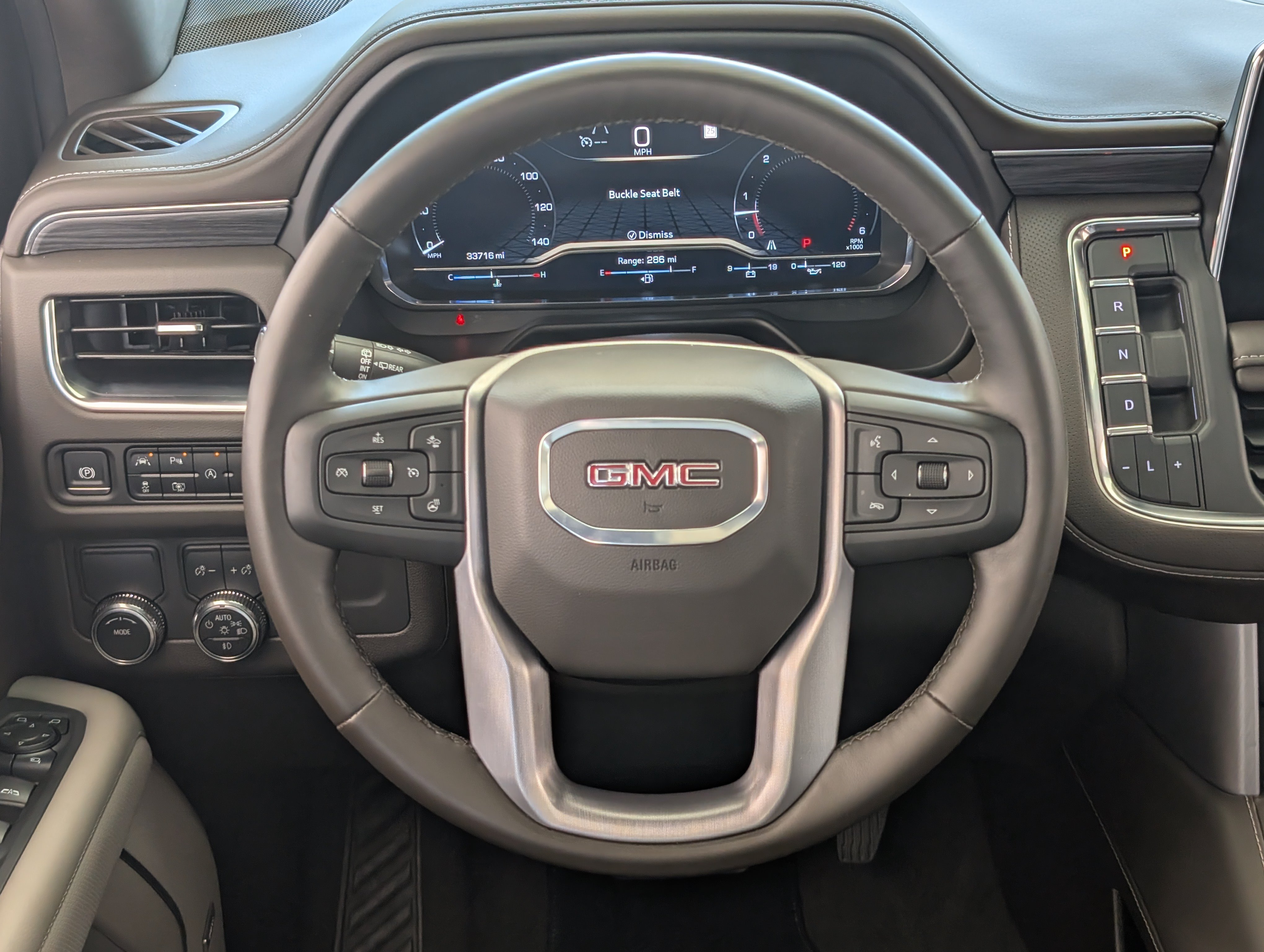 Used 2024 GMC Yukon SLT w/ SLT Premium Package RWD image 28
