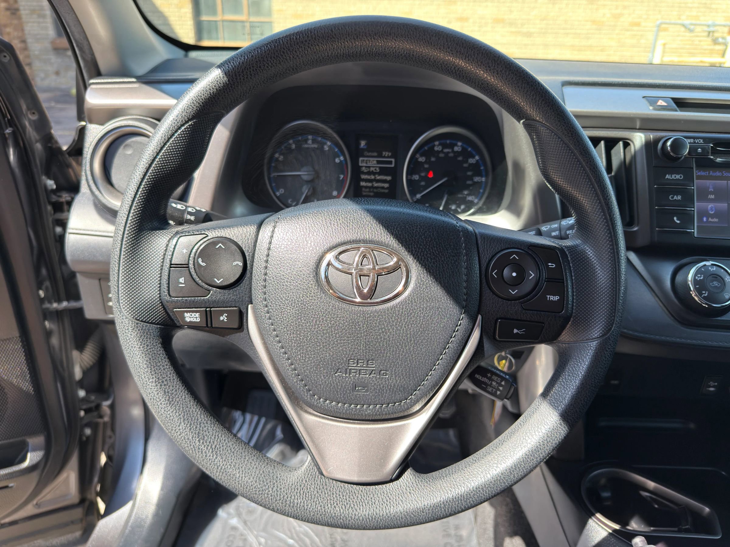 Used 2018 Toyota RAV4 LE image 11
