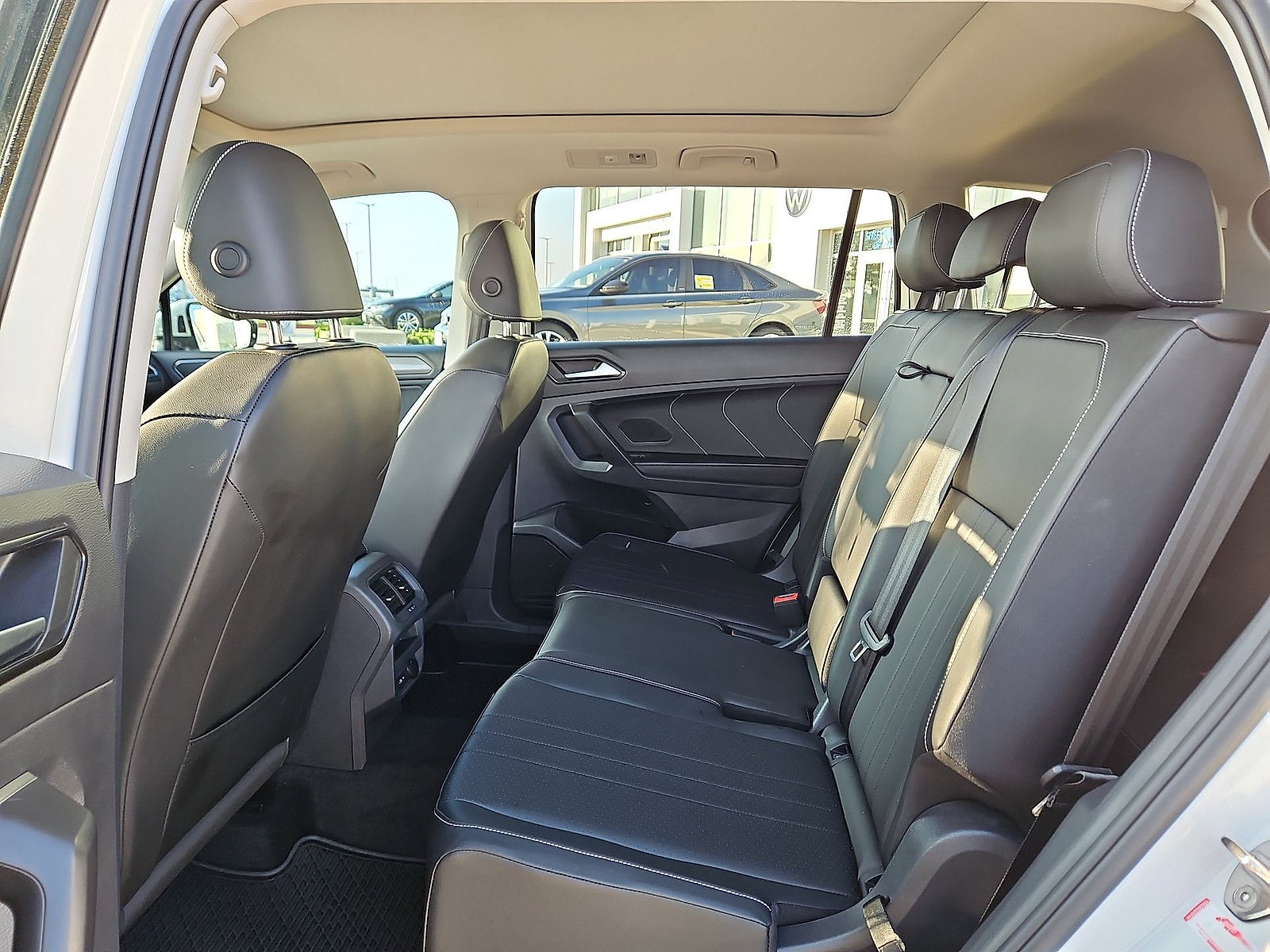 Certified 2023 Volkswagen Tiguan SE w/ Panoramic Sunroof Package FWD image 13