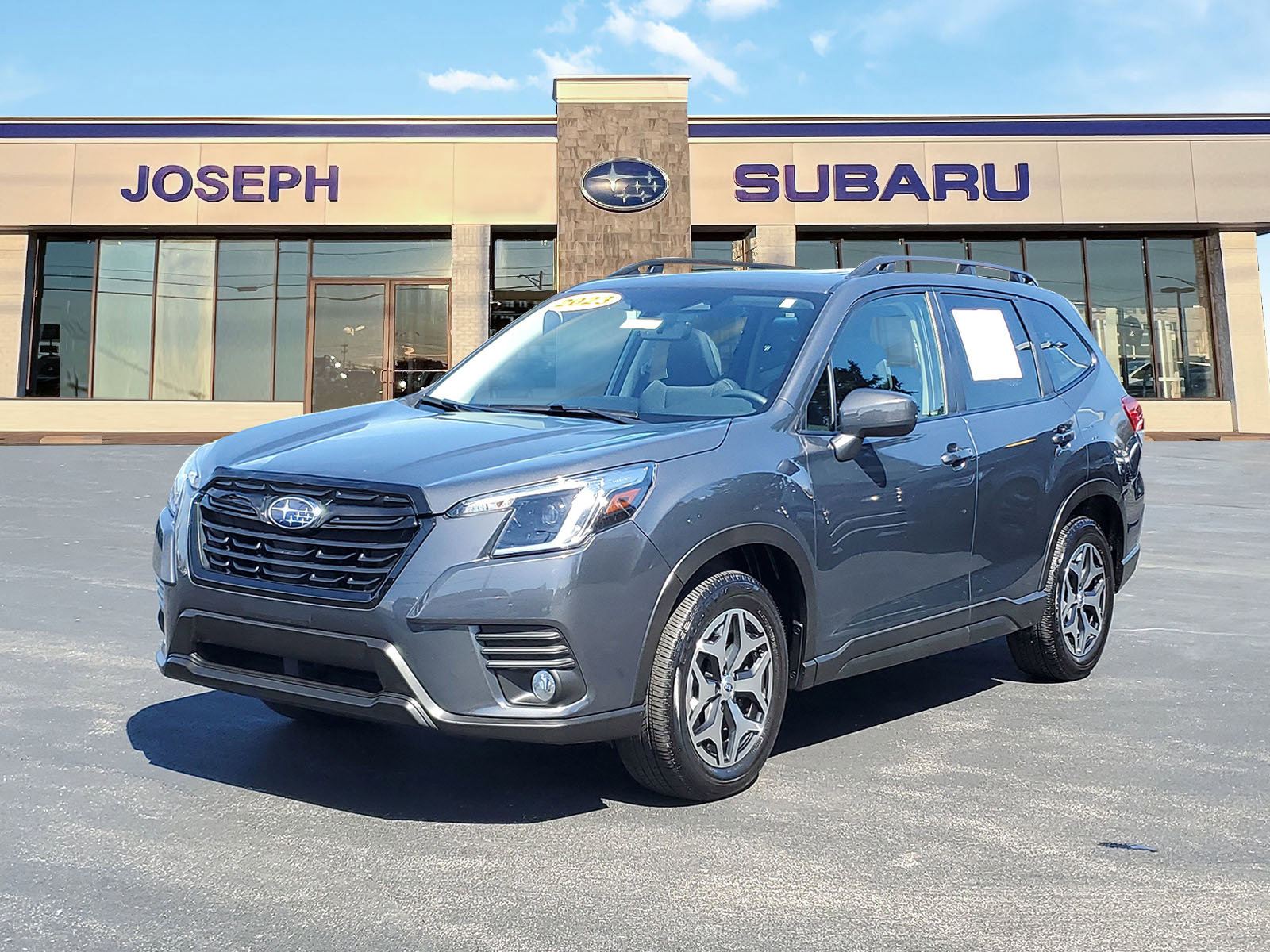 Used 2023 Subaru Forester Premium image 1