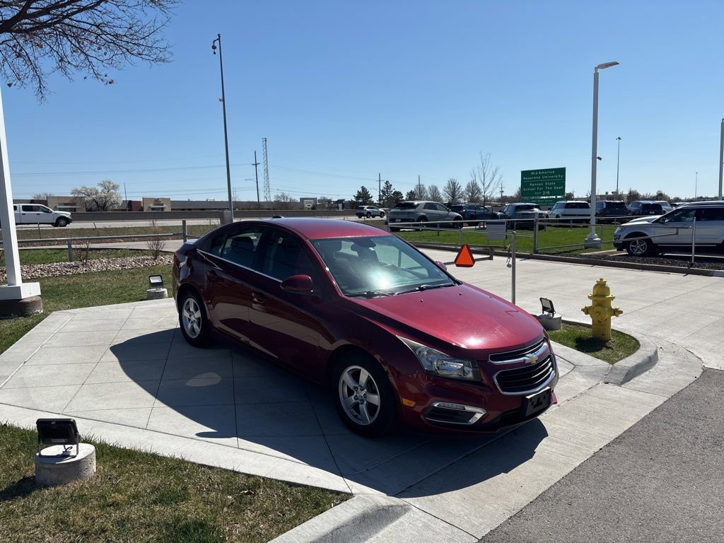 Used 2016 Chevrolet Cruze LT image 2
