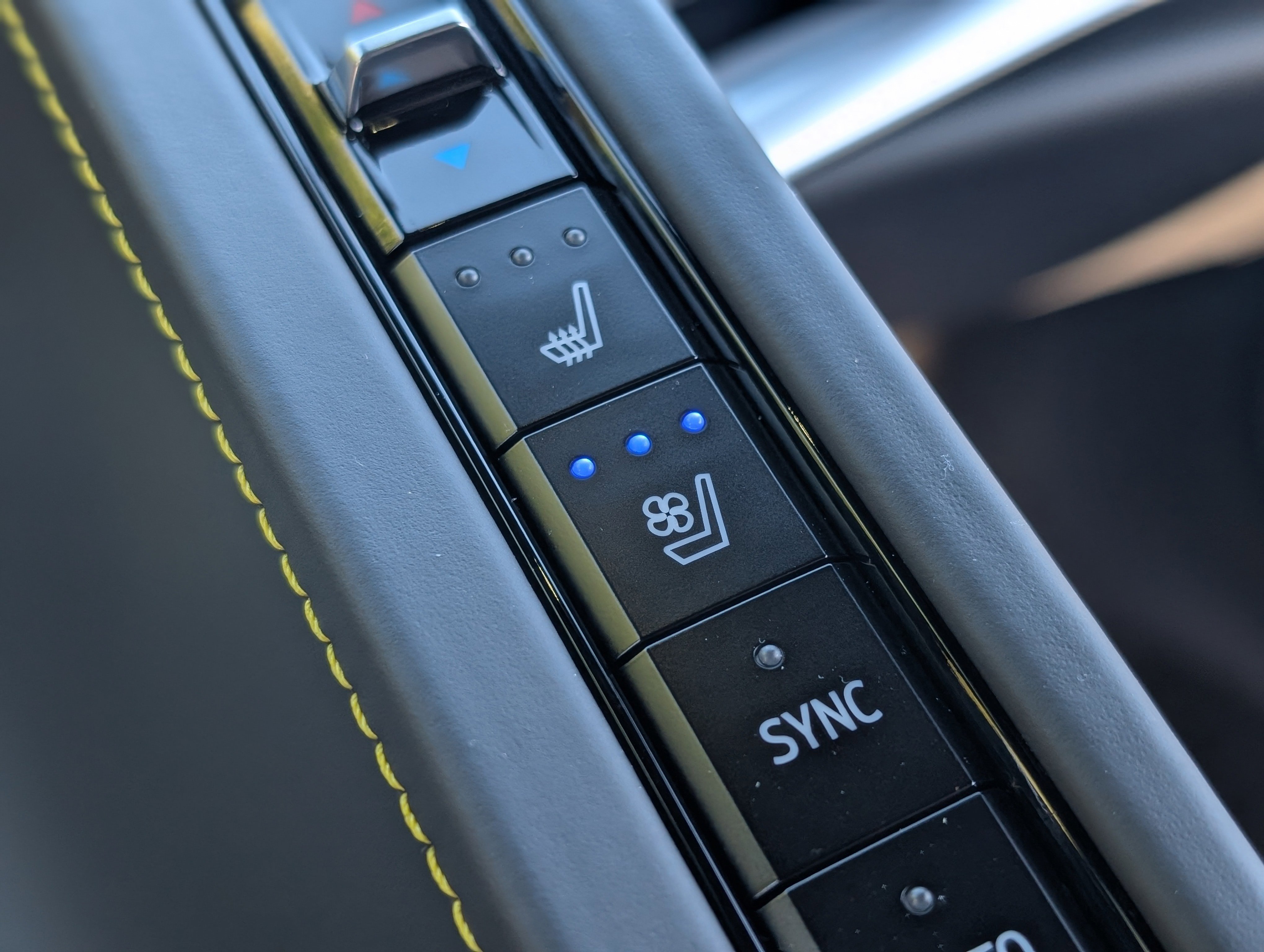 Used 2023 Chevrolet Corvette Stingray Premium Cpe w/ Z51 Performance Package image 4