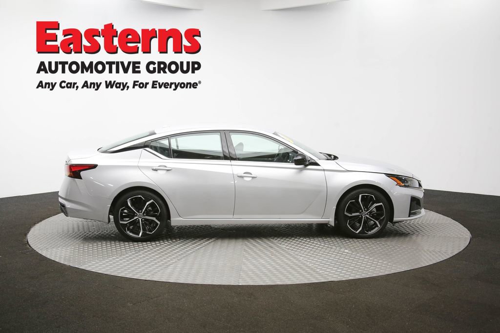 Used 2023 Nissan Altima 2.5 SR FWD image 41