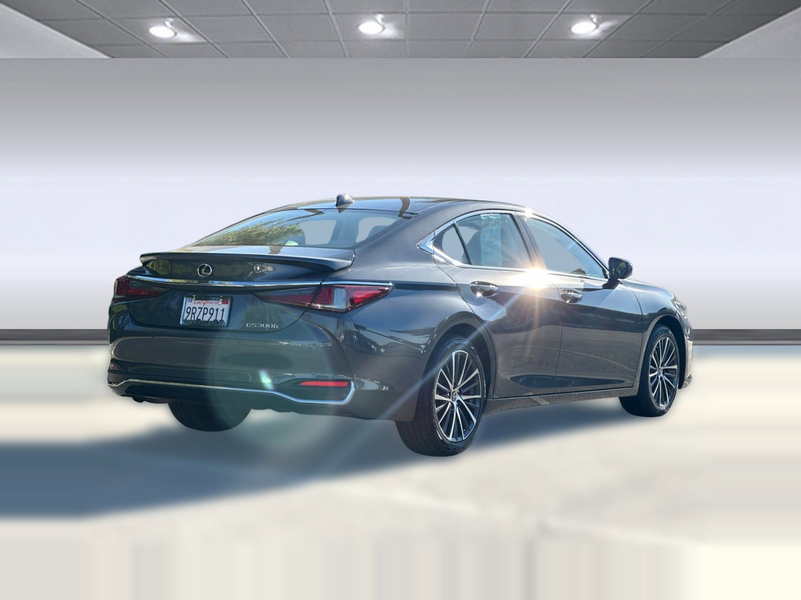 Certified 2025 Lexus ES 300h w/ Premium Package image 9