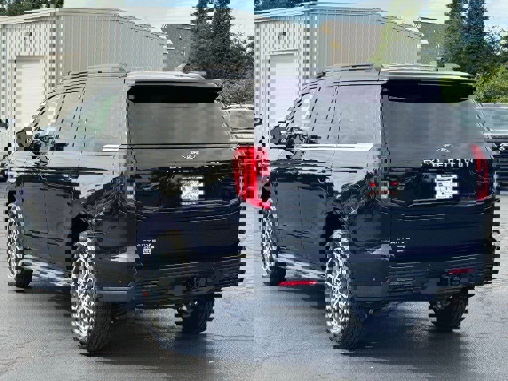 New 2025 Ford Expedition Active image 17