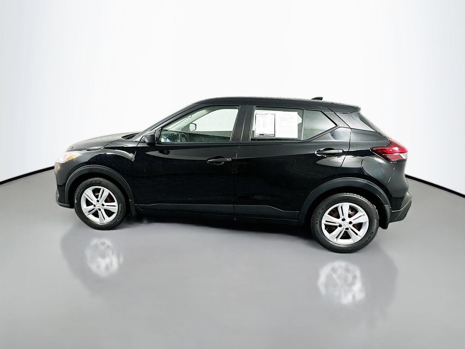 Used 2022 Nissan Kicks S FWD image 4