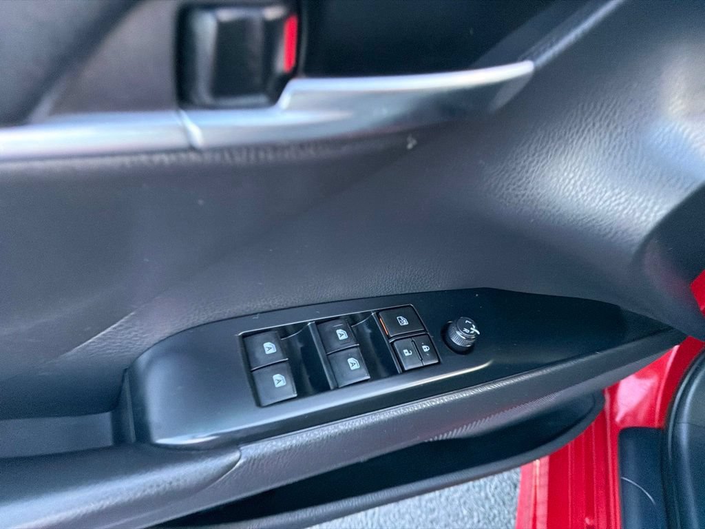 Used 2020 Toyota Camry SE FWD image 21