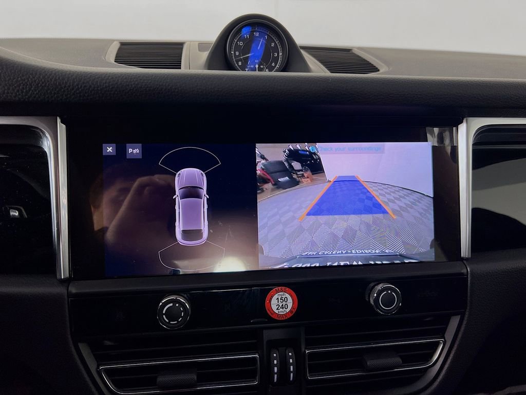 Certified 2025 Porsche Macan image 17