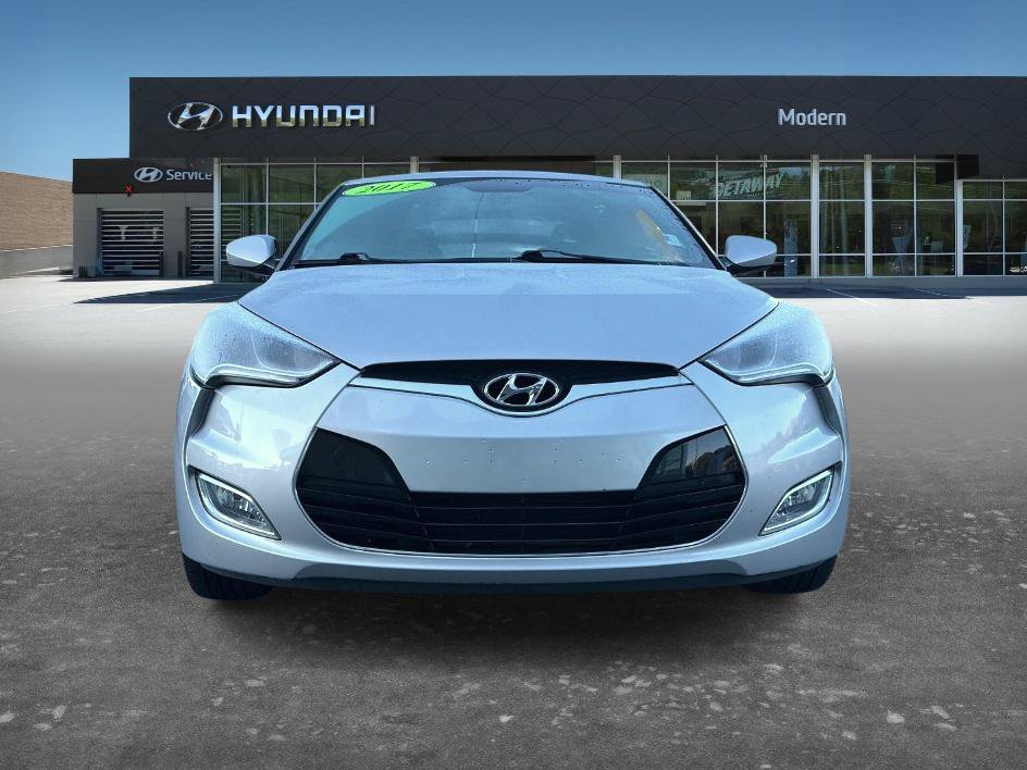 Used 2017 Hyundai Veloster Value Edition FWD image 2