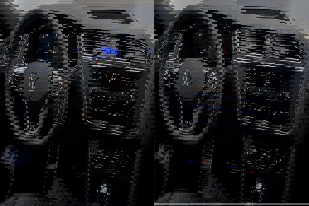 New 2024 Volkswagen Tiguan SE R-Line image 25