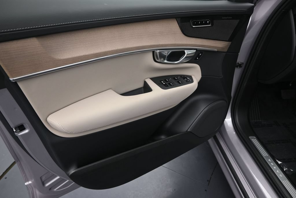 New 2026 Volvo XC90 B6 Plus w/ Protection Package Premier AWD/4WD image 11