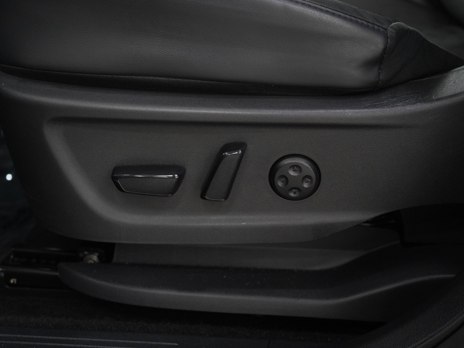 Used 2025 Nissan Ariya FWD image 27