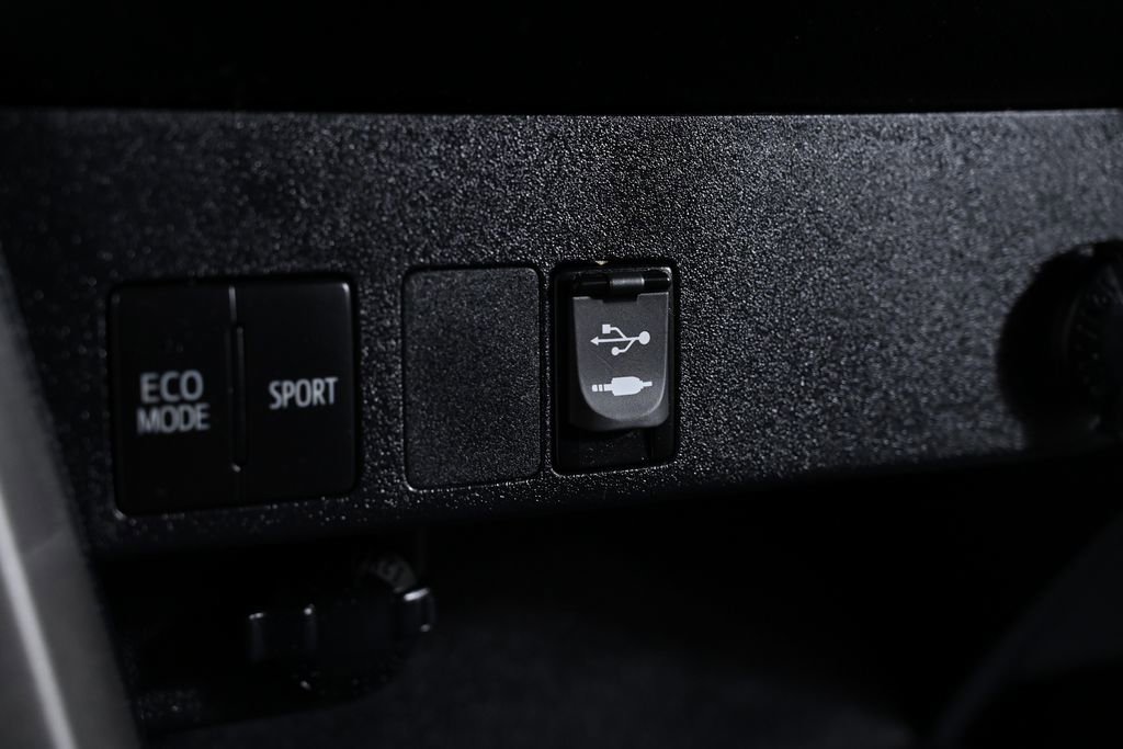 Used 2018 Toyota RAV4 LE w/ All Weather Liner Package image 17