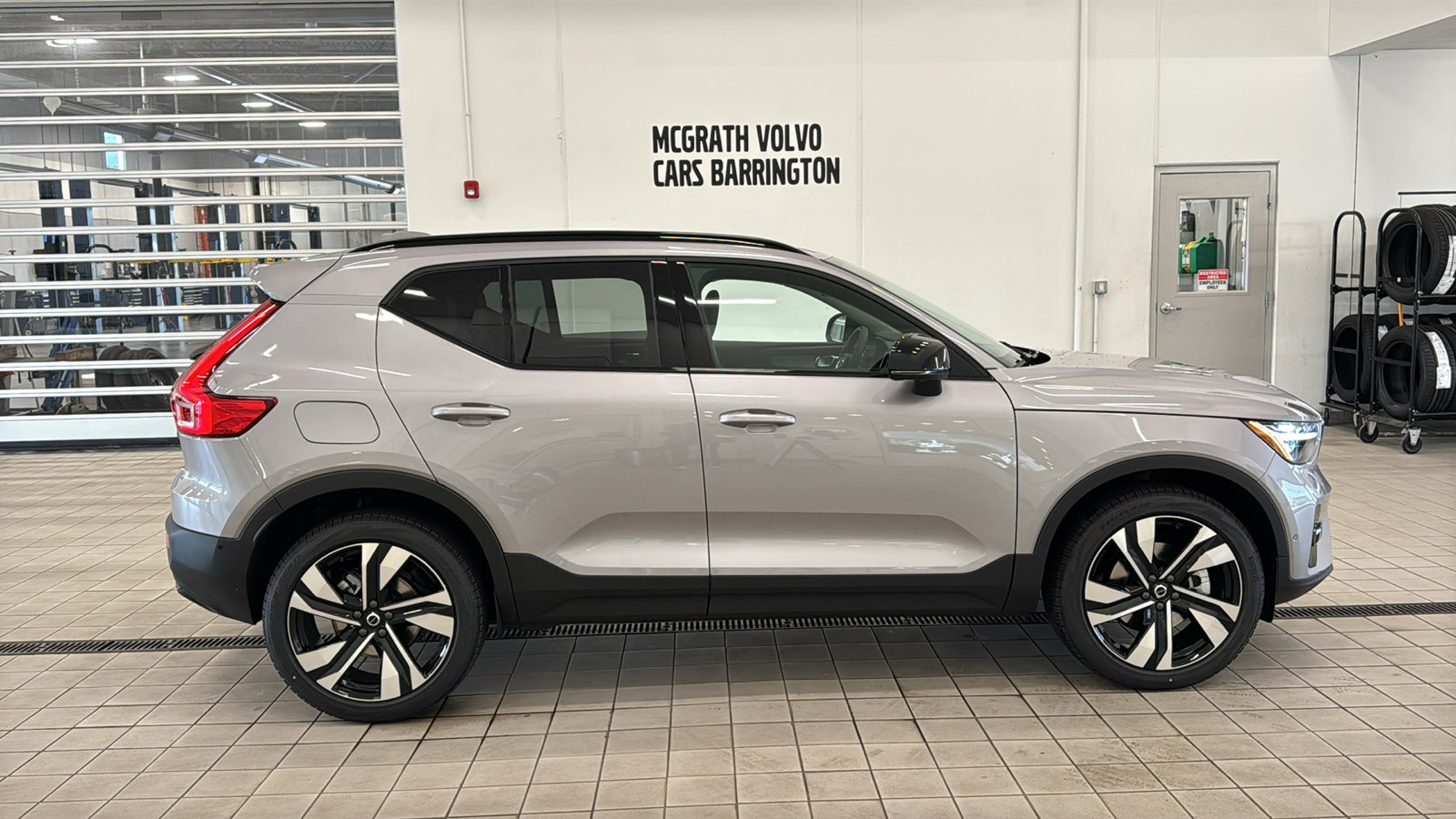 New 2026 Volvo XC40 B5 Plus w/ Climate Package AWD/4WD image 4