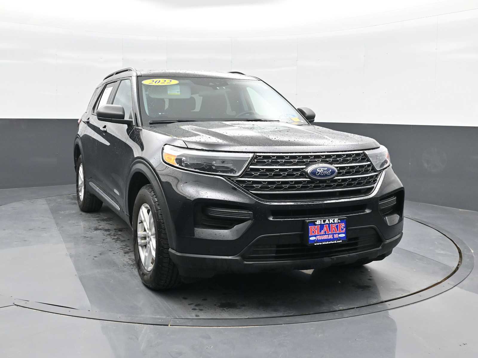 Used 2022 Ford Explorer XLT image 2