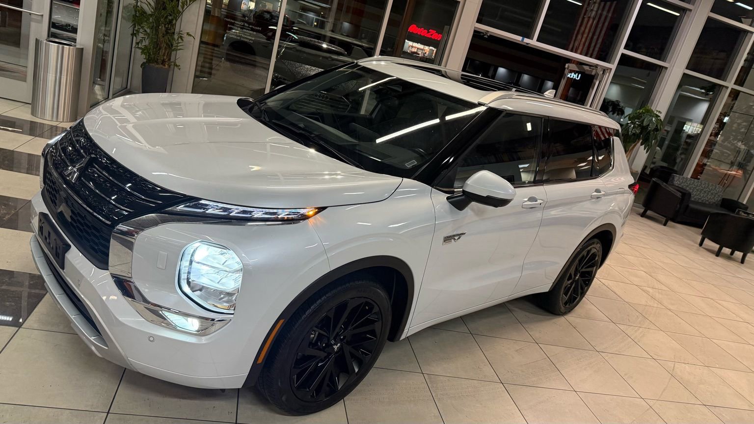 Used 2024 Mitsubishi Outlander SEL image 10